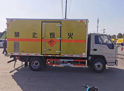 舞阳爆破器材运输车工人安全操作规范与智能技术保障